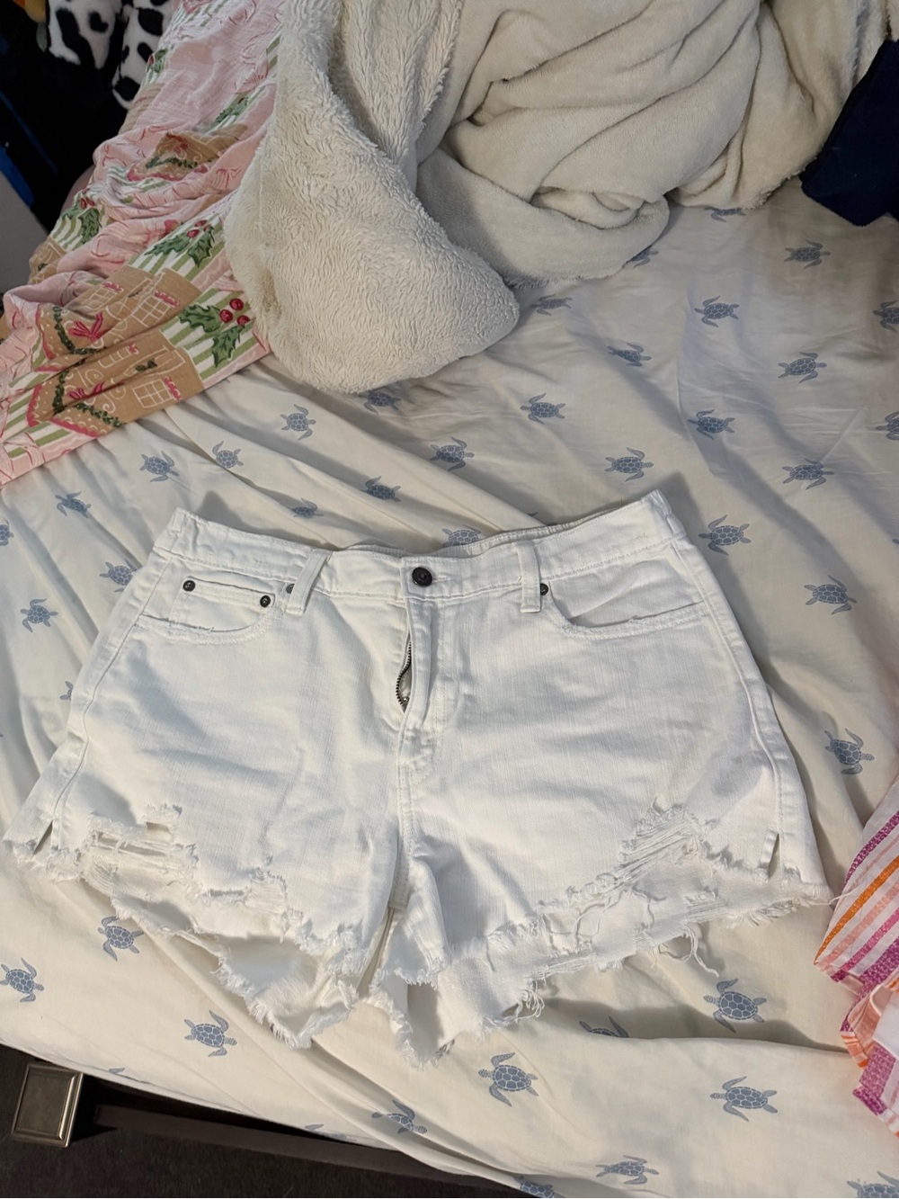 Aerie White Distressed Women’s Denim Shorts